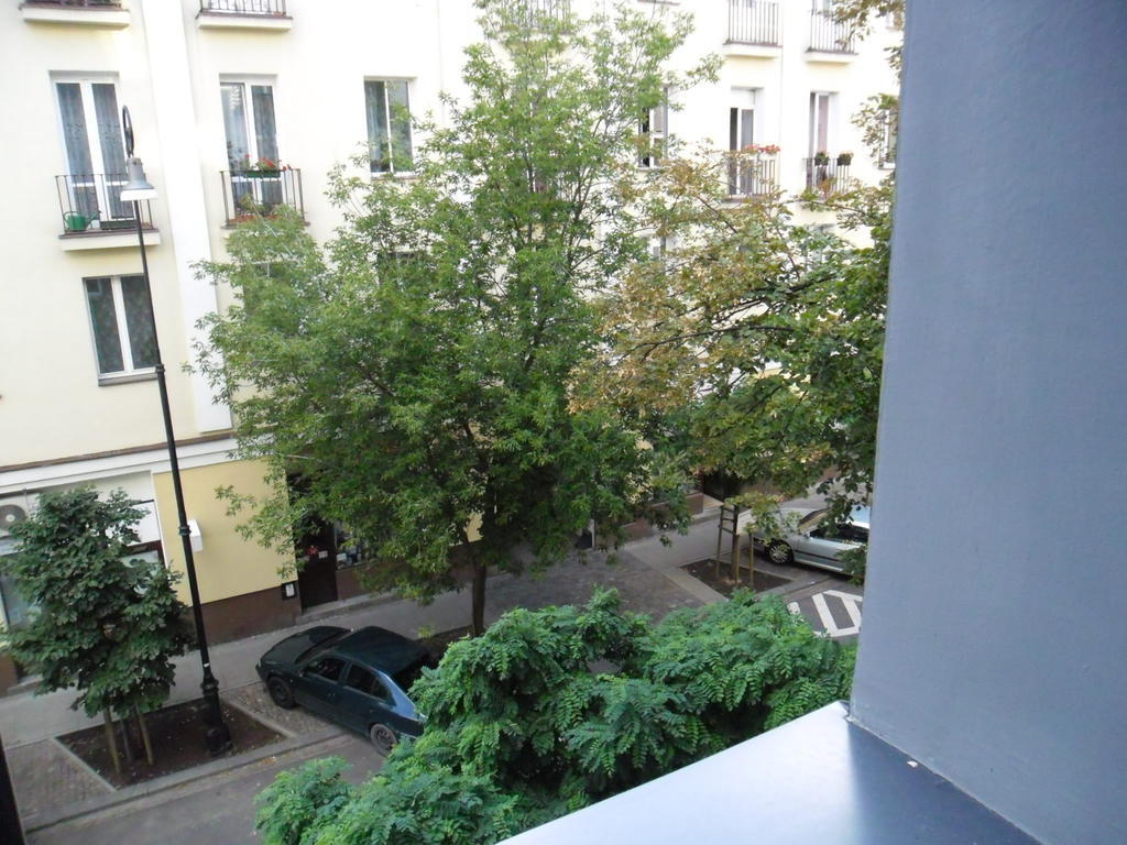 Klimatyczna Kawalerka W Centrum Warszawy Warsaw Luaran gambar